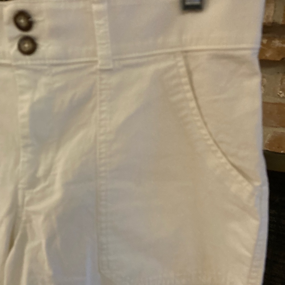 Dockers “khaki goodness inside” White Capri’s - Picture 4 of 11